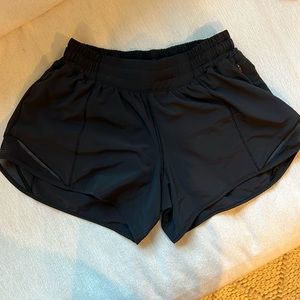 Lululemon Hotty Hot shorts 4” black size 6